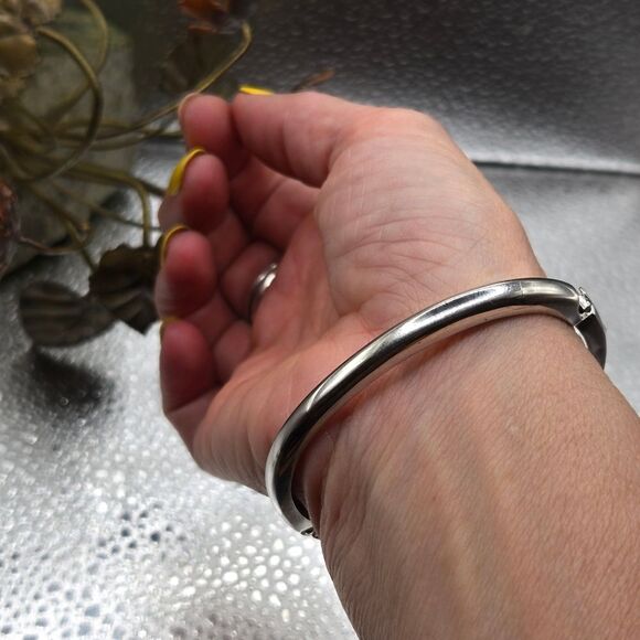 "5/$25" Infinity Silver Tone Rhinestone Sz Small Clip Bangle Bracelet - Picture 5 of 6